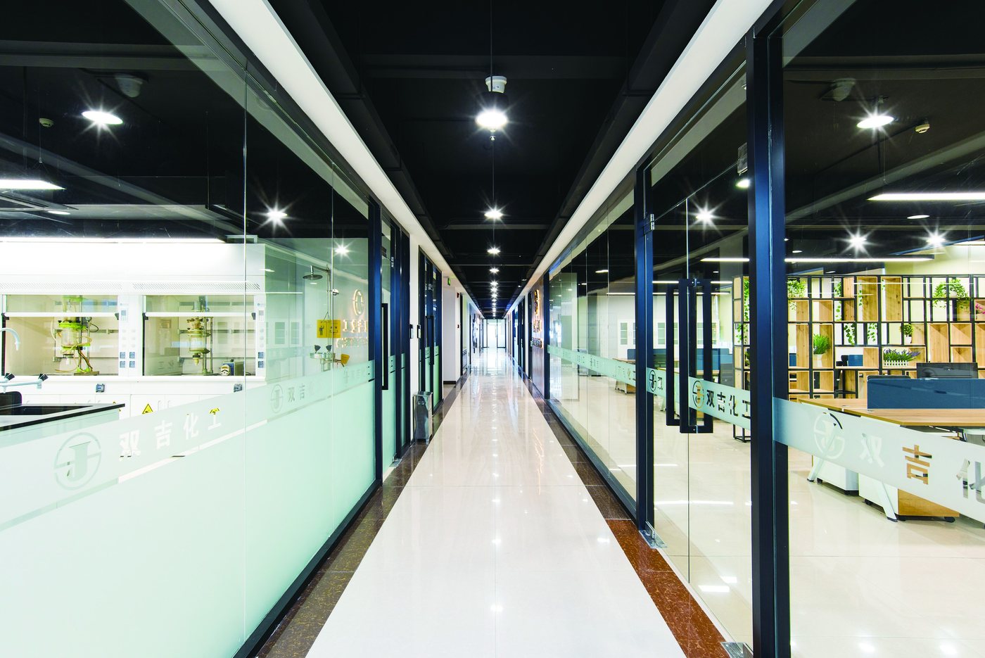Laboratory corridor with glass partition walls